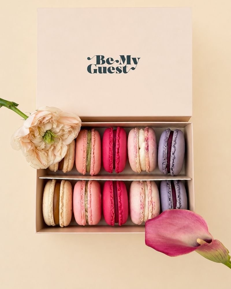 Коробка різнокольорових макарон Be My Guest